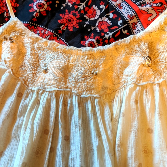 Cream crop tank top with sequins - Picture 1 of 4